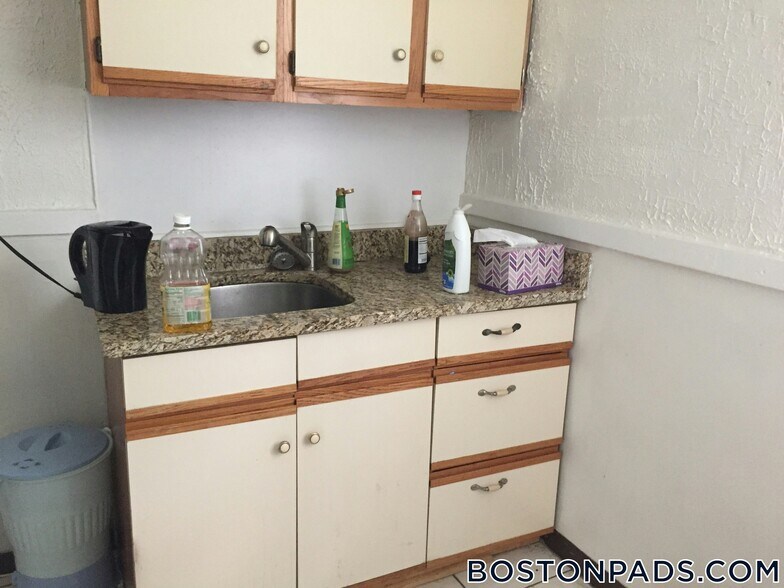 Building Photo - 107 Gordon St