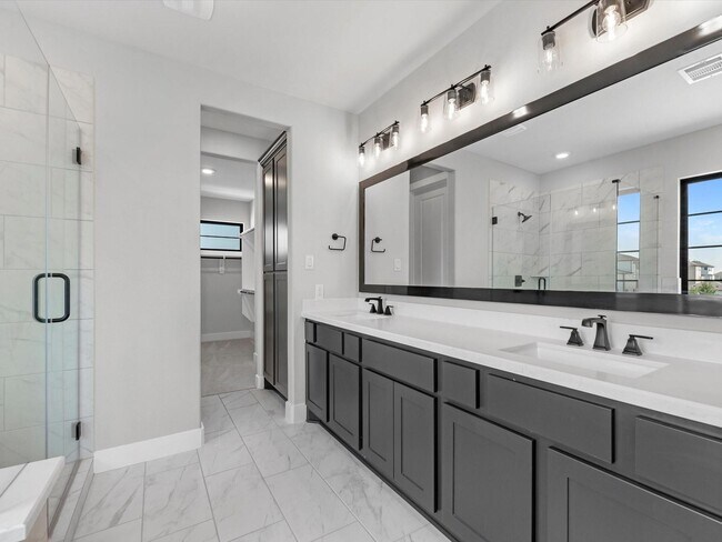 Building Photo - 12038 Royal Oaks Banner Wy