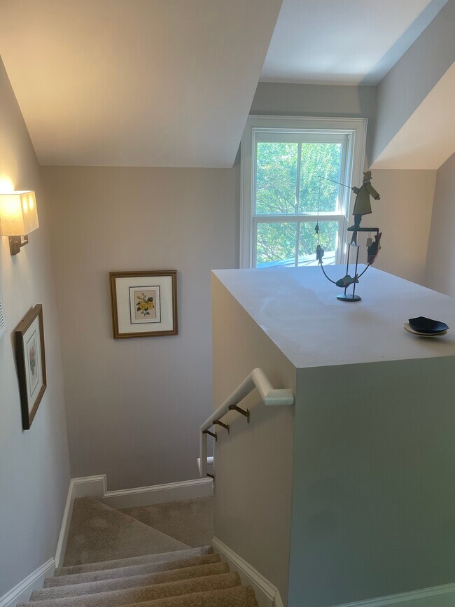 Building Photo - 722 Bounty Square Dr