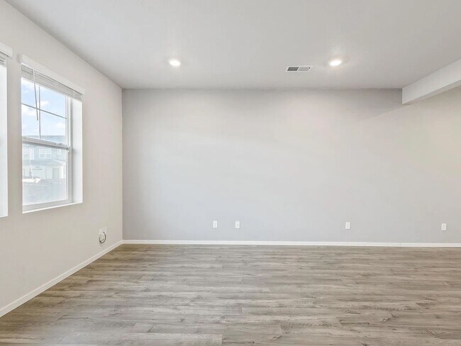 Building Photo - 1226 NW Upas Pl