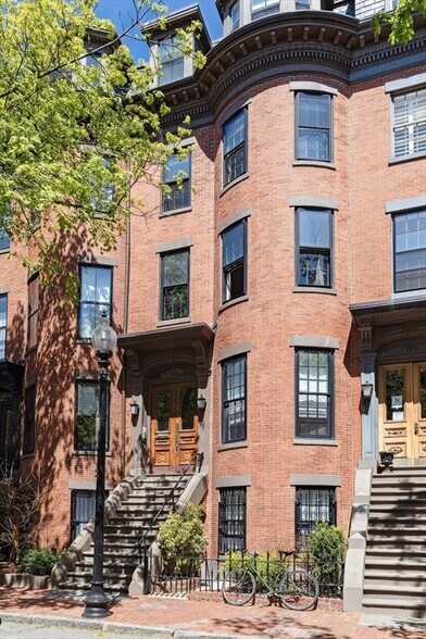 Primary Photo - 121 Pembroke St