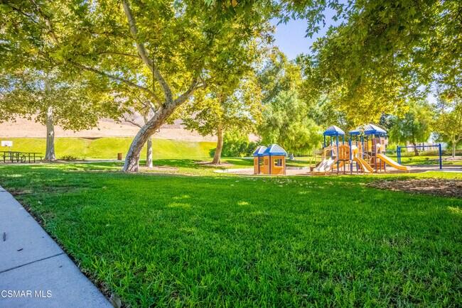 Building Photo - 5627 Middle Crest Dr