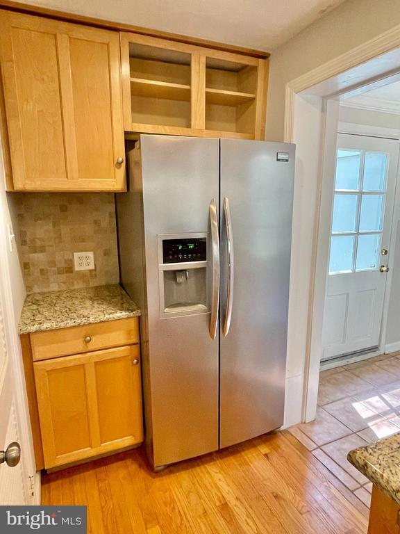 Building Photo - 705 Pomona Ave