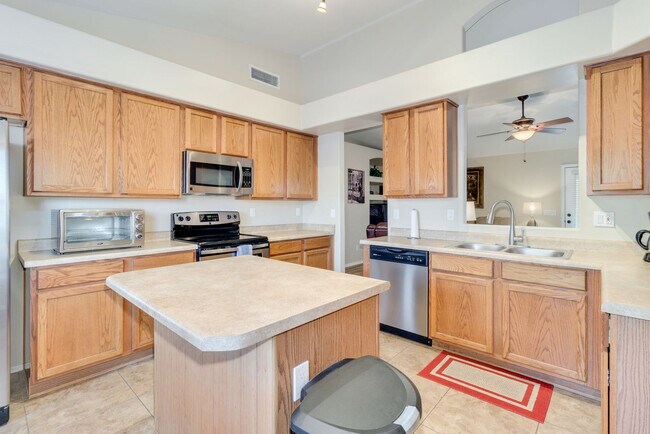 Building Photo - 1116 S Ironwood Ct