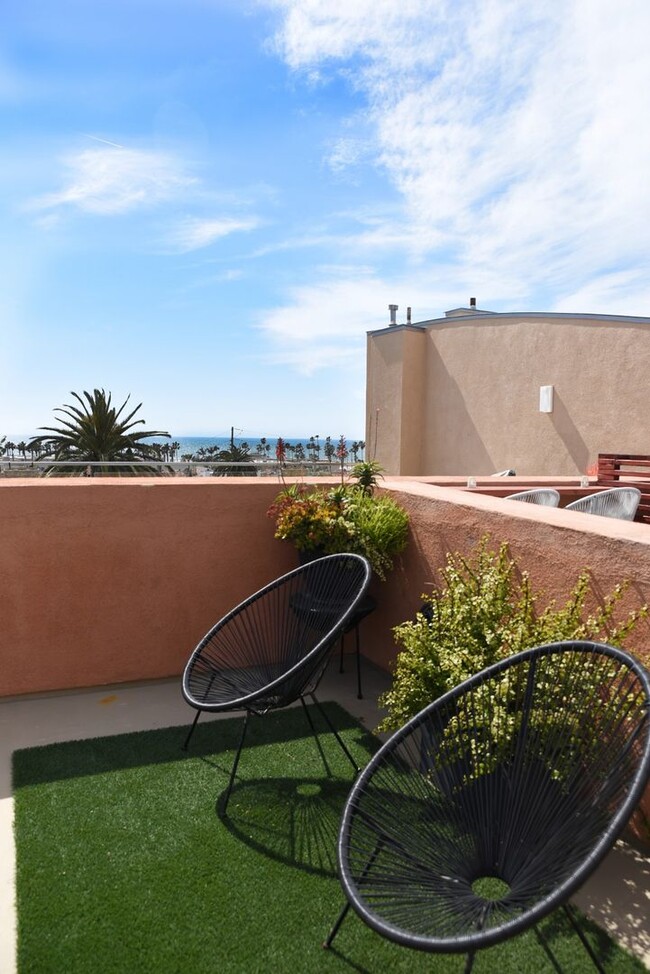Building Photo - OCEAN VIEWS - 2BD/2.5BA Condo in the Heart of Oceanside