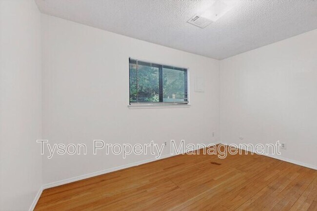 Building Photo - 9509 Dona Marguerita Ave NE