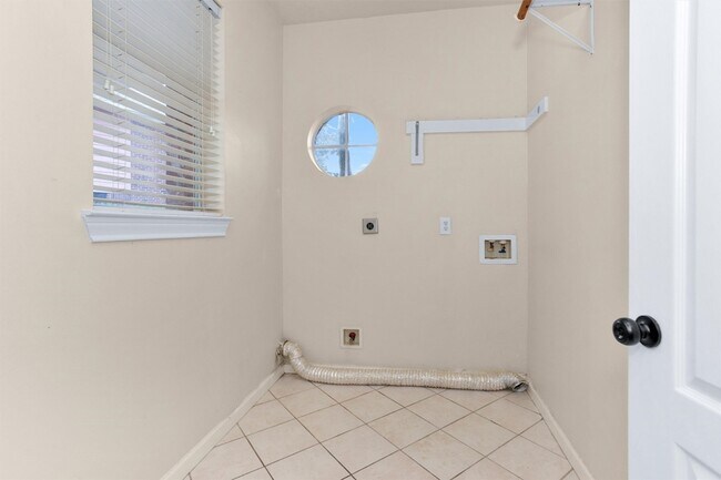 Building Photo - 1010 Maple Run Dr