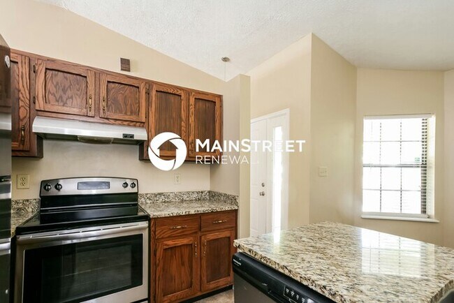 Building Photo - 3 Bedroom Pet-Friendly Home in Indianapolis, IN with Main Street Renewal
