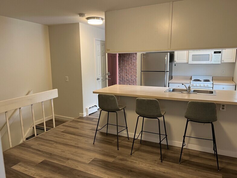 Building Photo - 1200 College Ave