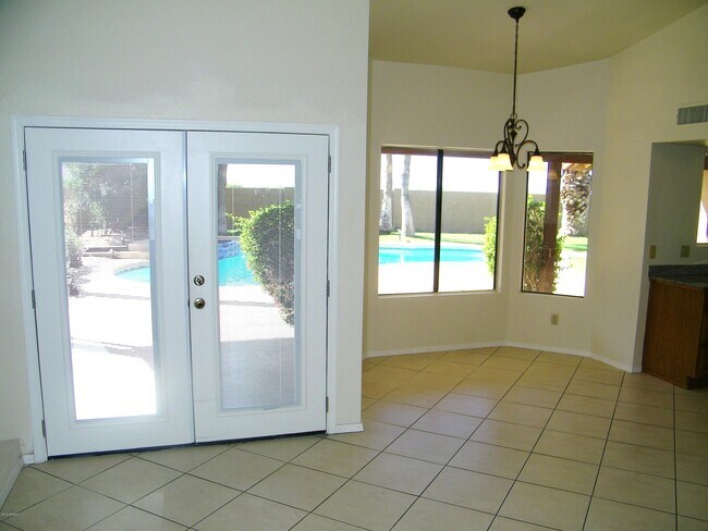 Building Photo - 10533 E Bella Vista Dr