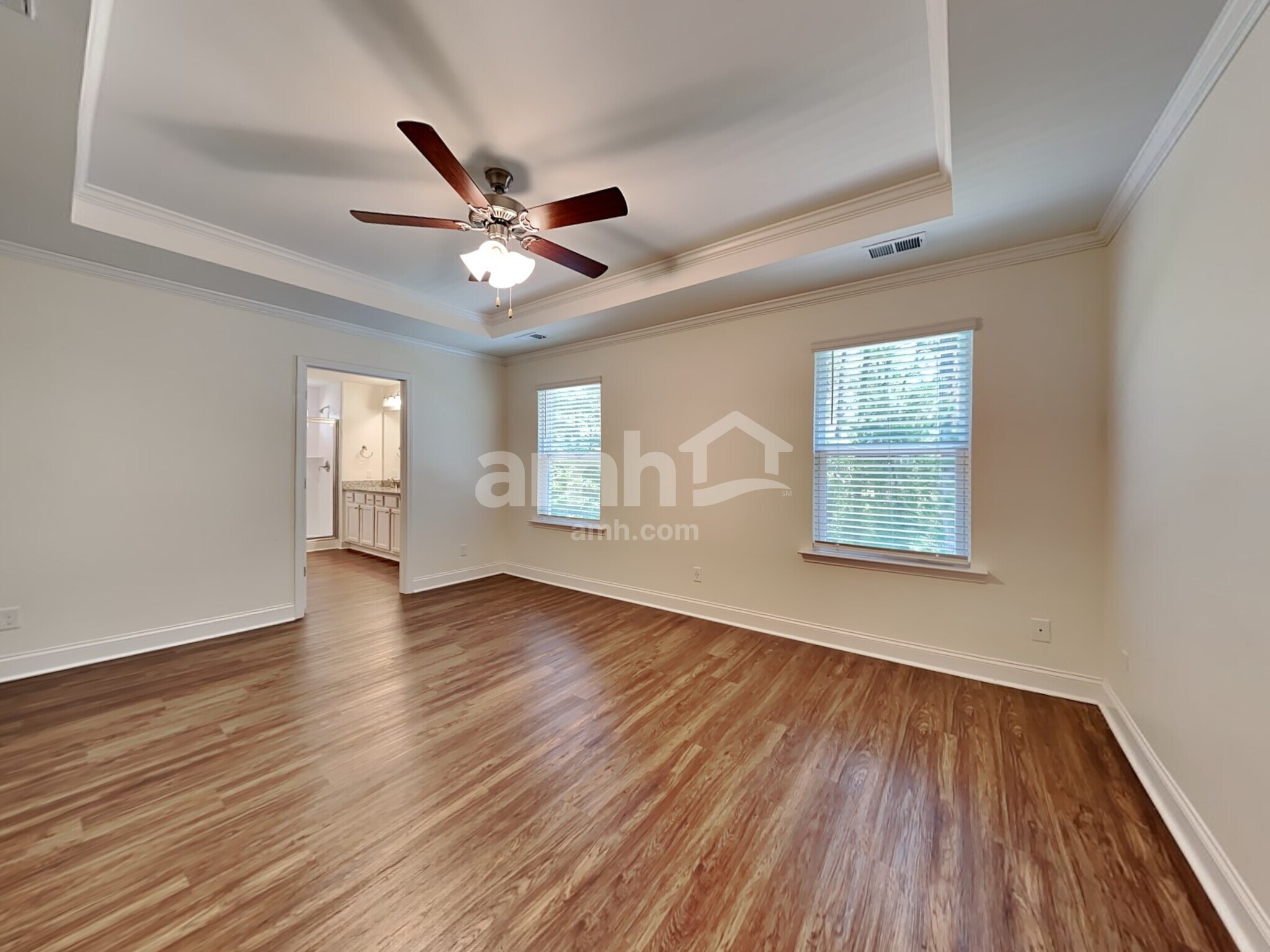 Building Photo - 230 Swan Dr