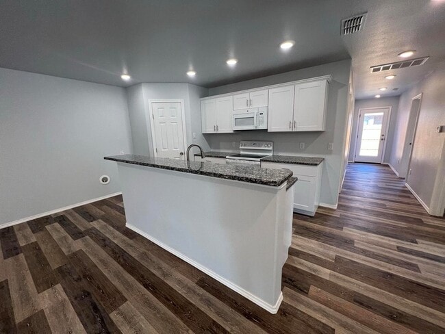 Building Photo - 5606 Jarvis St