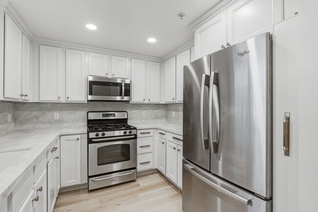 Building Photo - Massive Three Bedroom Two Bath Condo Available now!