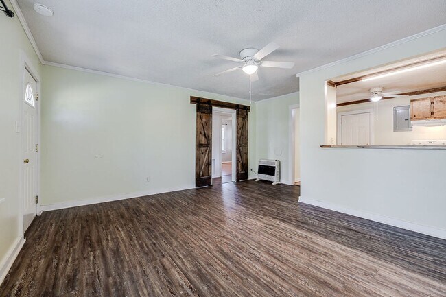 Building Photo - Spacious 3BR Home in Newington – Quiet Living with Room to Enjoy