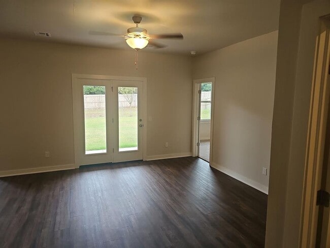 Building Photo - 812 Stella Trl