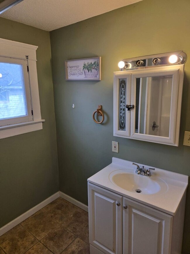 Building Photo - Charming 4-Bedroom Property in Prime Location (Move in today and enjoy 50 % off on second month r...
