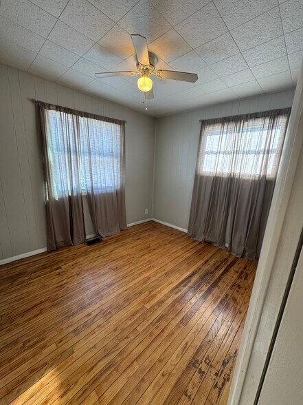 Building Photo - 381 Alena St