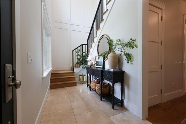 Building Photo - 2402 W Parkland Blvd