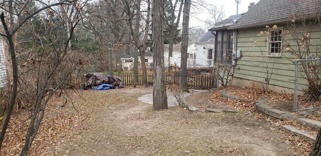 Yard - 4101 Hillcrest Dr