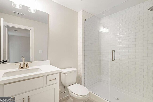 Building Photo - 152 Palm St