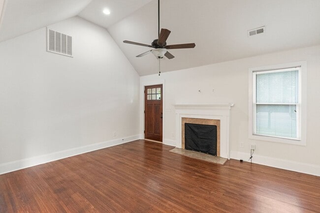 Building Photo - 2130 Chesterfield Ave