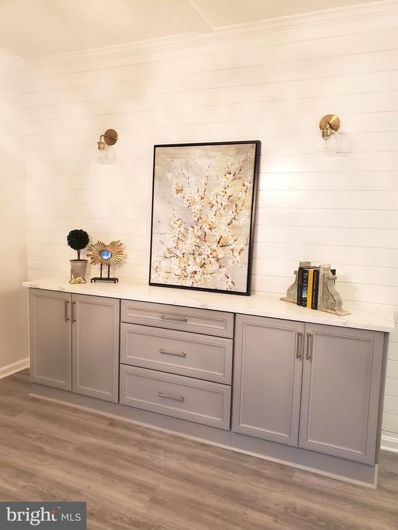 Building Photo - 1211 S Eads St