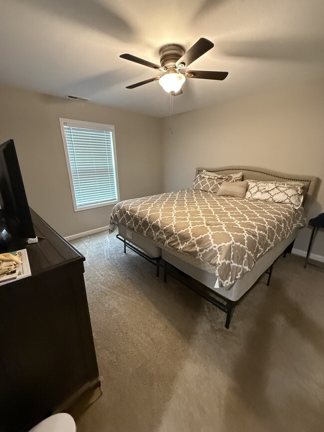 Building Photo - 206 Elwell Rd