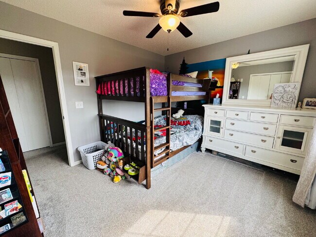 Building Photo - Spacious 4-Bed Shakopee Gem with Granite Finishes & Finished Basement