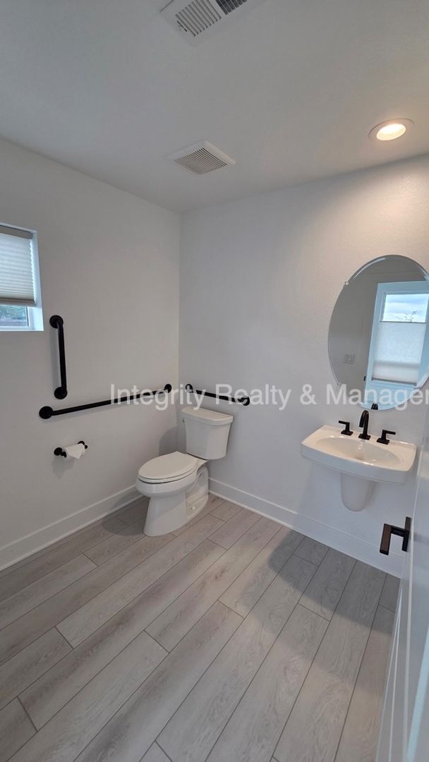Building Photo - 11014 E Hinsdale Cir