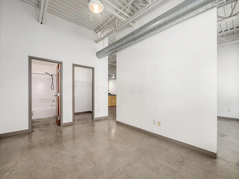 Building Photo - 769 N High St