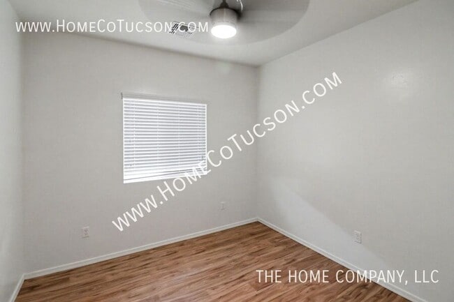 Building Photo - 34584 S Bronco Dr