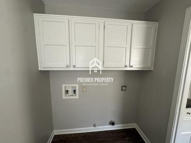 Building Photo - 2222 Tulip Trail Cove