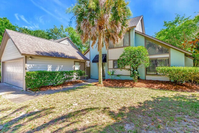 Building Photo - Prime Location Near Ravenel Bridge & Charl...