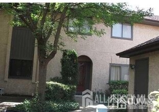 Building Photo - 42 Ashford Dr