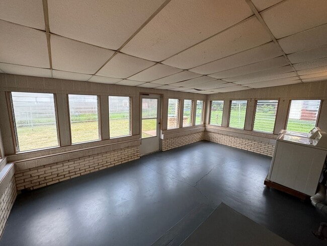 Building Photo - 360 Virtual Tour Available