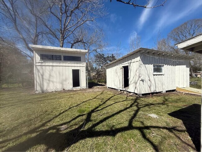 Building Photo - 3259 Huff Dr
