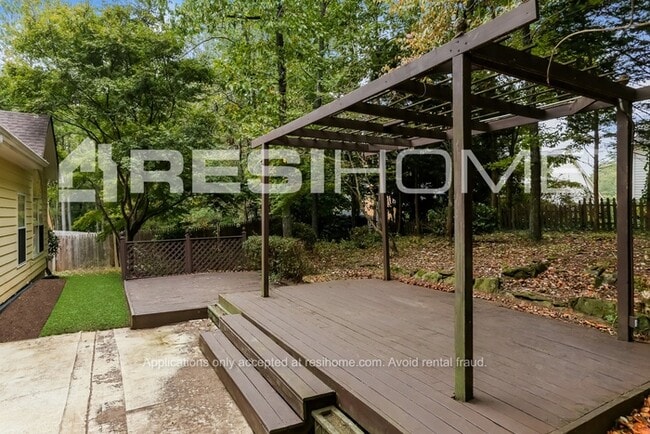 Building Photo - 210 Foster Trace Dr