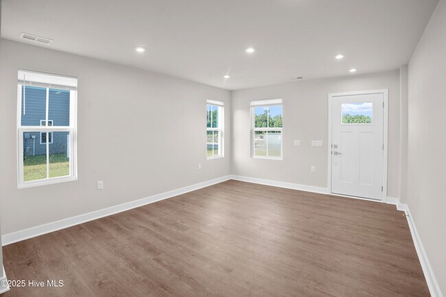 Building Photo - 3111 Edgehill Dr