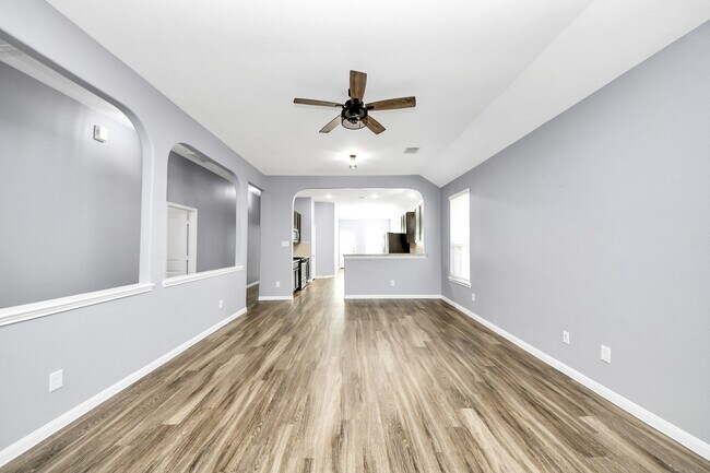 Building Photo - 2335 Spring Hollow Dr