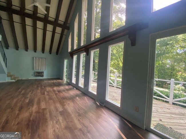 Building Photo - 522 Capri Dr