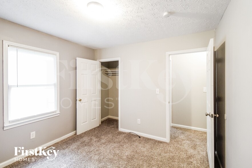 Building Photo - 262 Kesler Ct