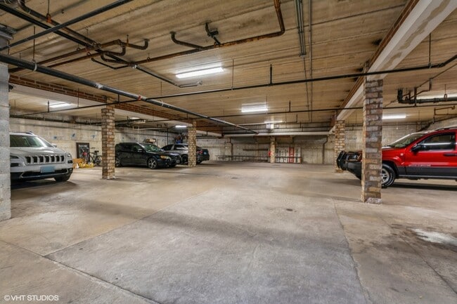Building Photo - 5758 N California Ave