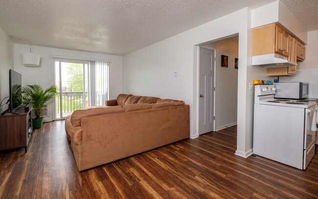 Primary Photo - 204 Oak Blvd