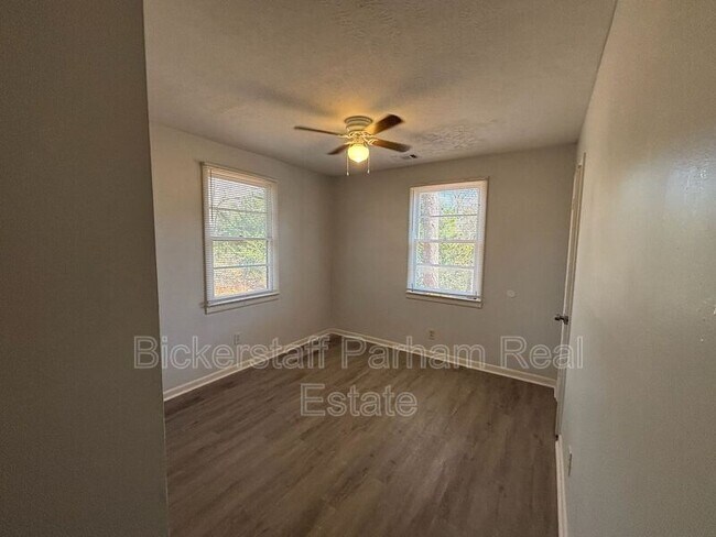 Building Photo - 231 17th Ave S