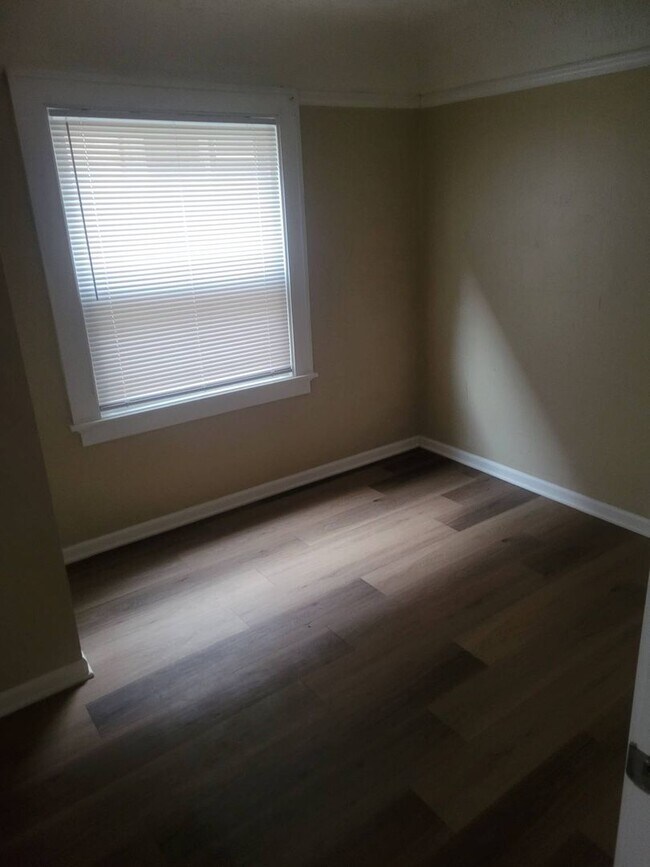 Building Photo - 3035N10thStM