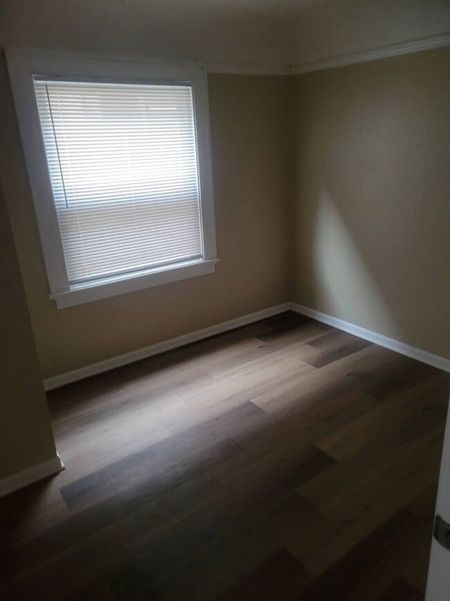 Building Photo - 3035n10tStM