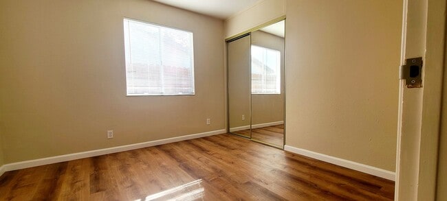 Building Photo - Adorable Single Story home with 3 bedroom and 2 bath