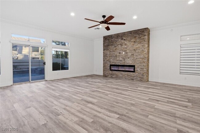 Building Photo - 4630 Laguna Vista St