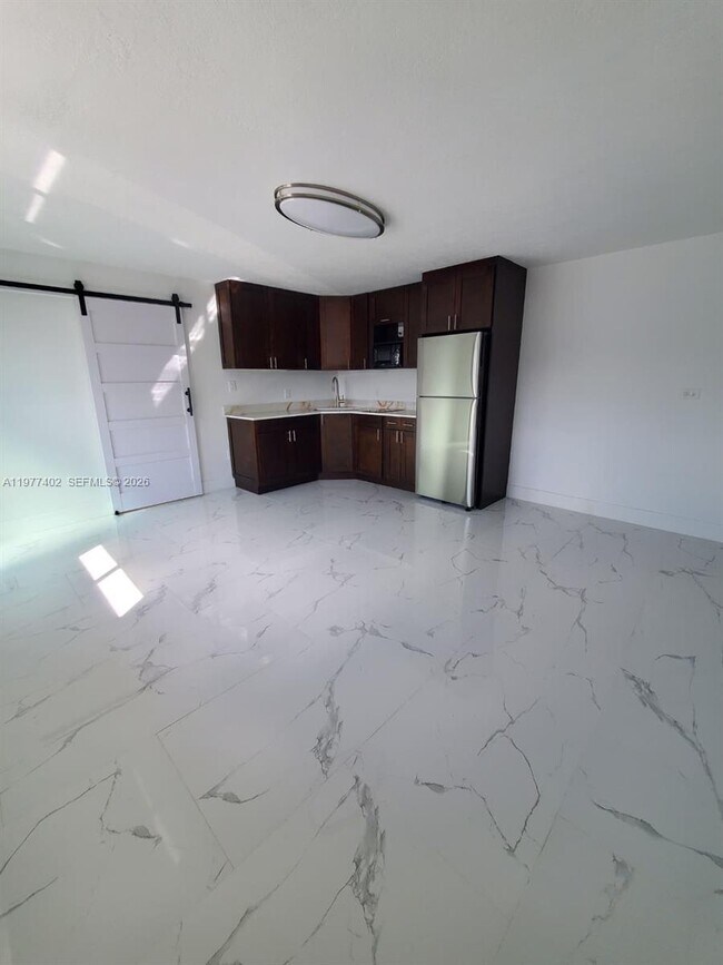 Building Photo - 920 SE 8th St