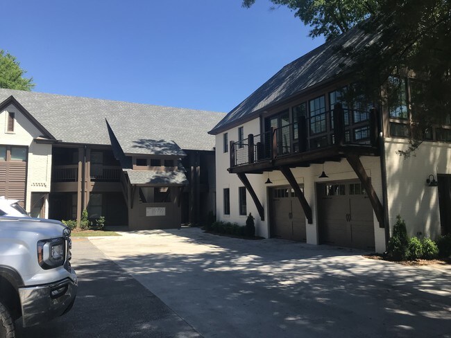 Exterior Building - 332 N College St